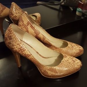 3 1/2" heel with 1/2" front platform pumps.